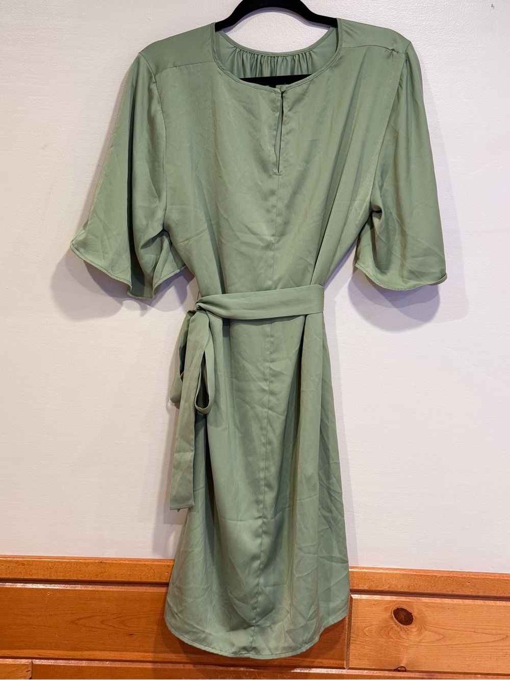H&M Sage Green Flutter Sleeves High Neck Tie Waist Flowy Dress Women's XL - Picture 3 of 7